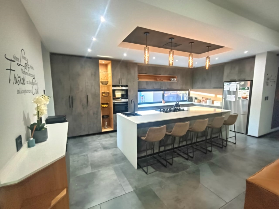 6 Bedroom Property for Sale in Elim Western Cape